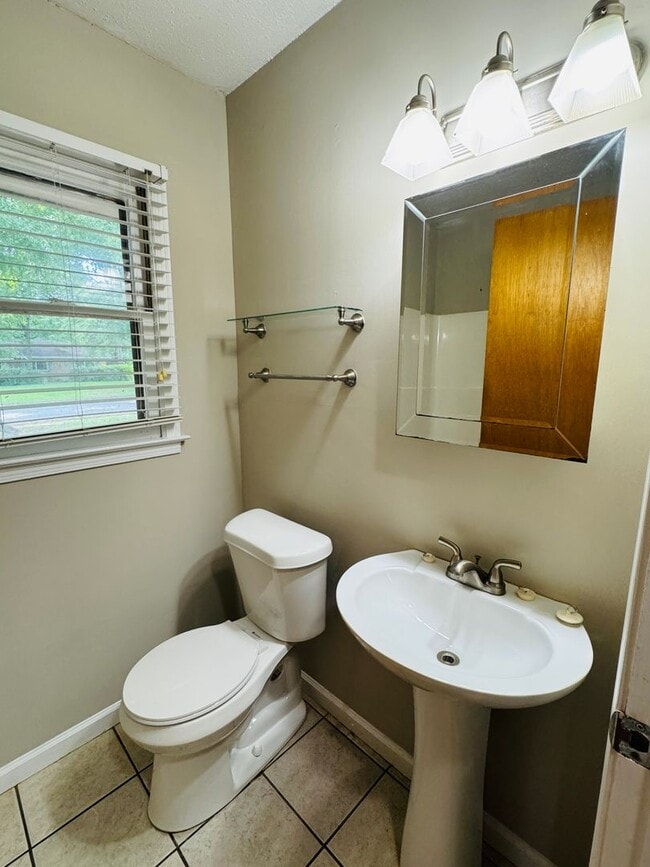 Building Photo - Check Out This 3 Bedroom / 2 Bathroom BRIC...