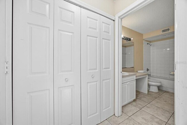 Building Photo - 2918 Fan Palm Dr