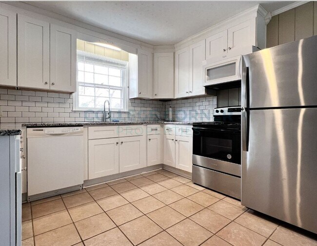 Building Photo - 830 Delmonte Dr NW