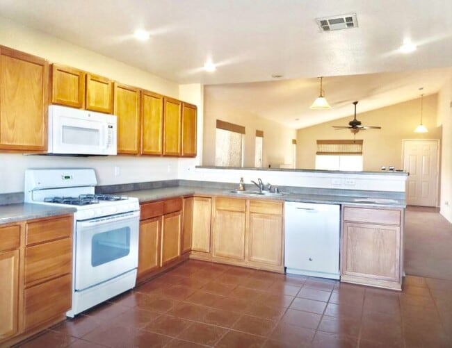 Building Photo - Cute Home in Parkhill Estates