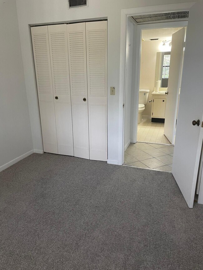 Building Photo - 7070 Golf Colony Ct