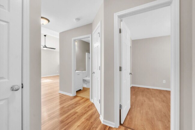 Building Photo - Elegant 3BR/2BA Home in Chartwell Estates with Fireplace & Fenced Yard $1800/mo rent