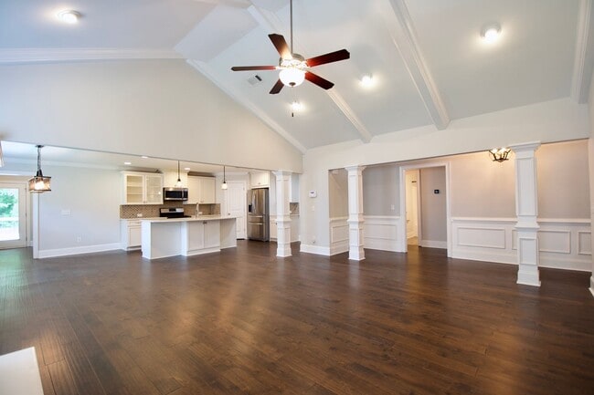 Building Photo - Cotswold S/D! 3Bed/2.5Bath Home with Fence...