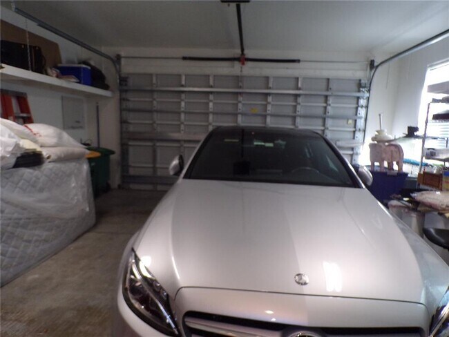 Building Photo - 25535 Heritage Lake Blvd