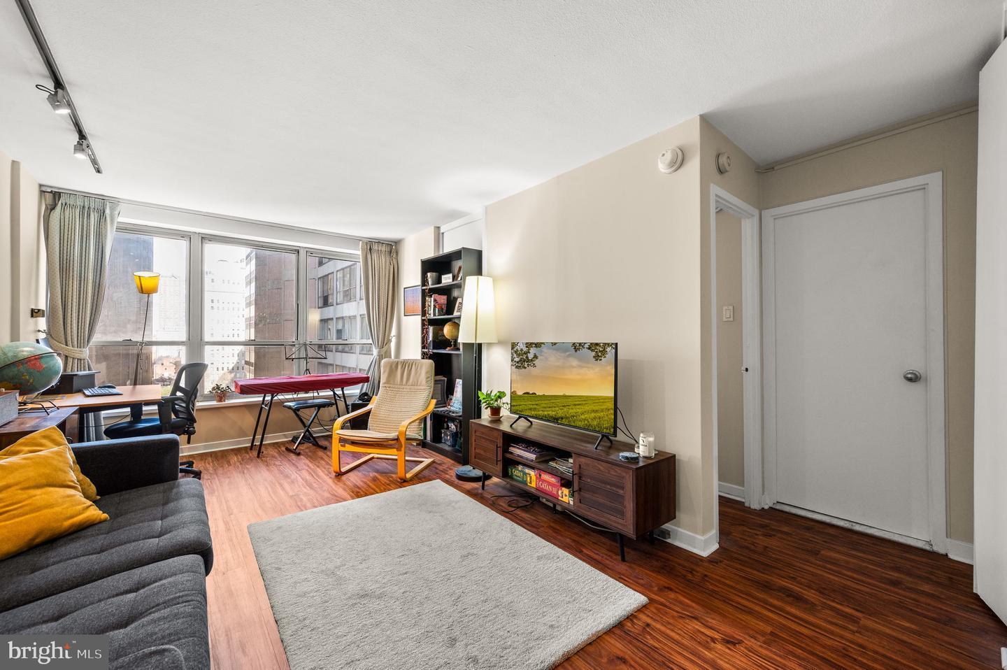 Building Photo - 224 W Rittenhouse Sq