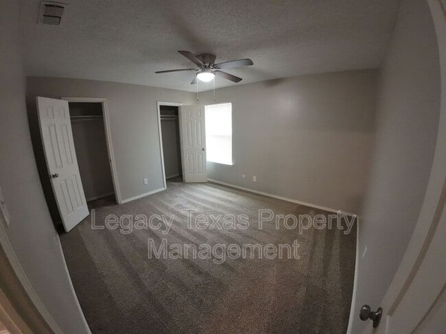 Building Photo - 1607 Sun Valley Dr