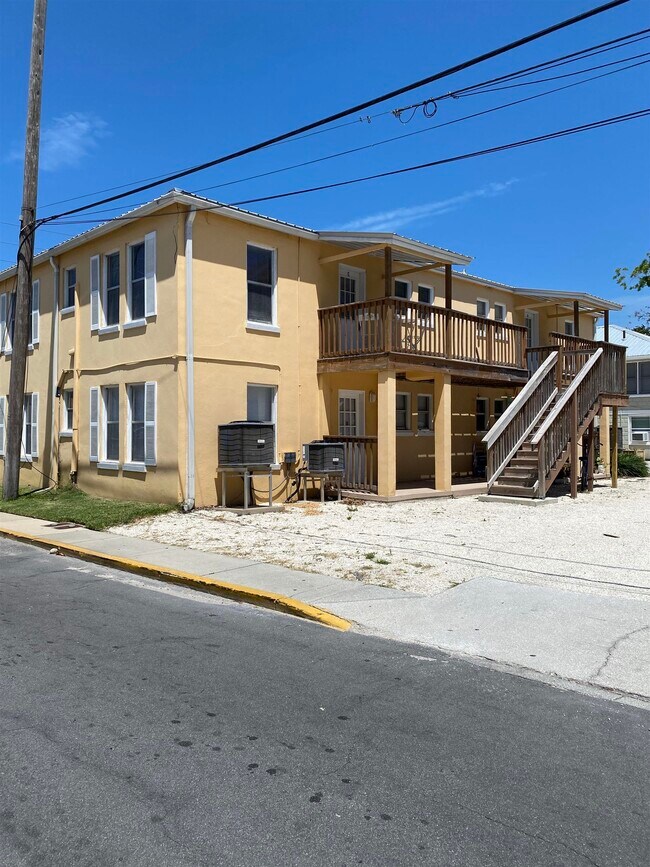 Building Photo - 147 Riberia St