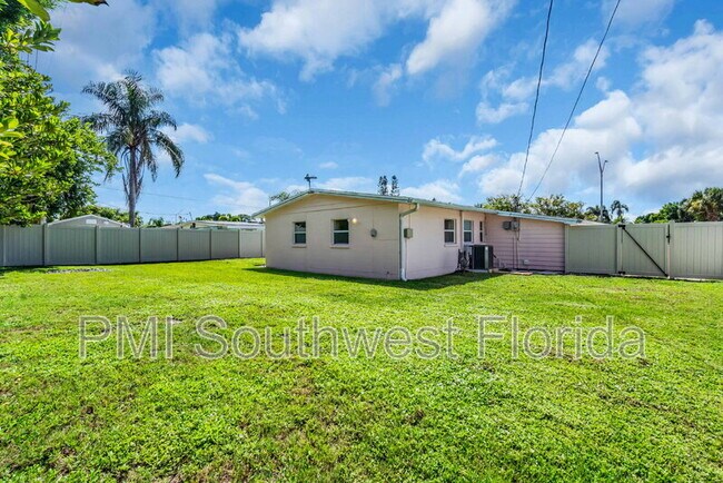 Building Photo - 3111 Bayshore Gardens Pkwy