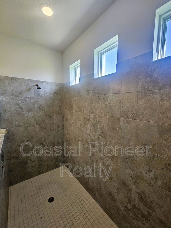 Building Photo - 16073 Sonoma Grv Cir