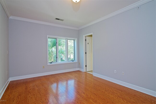 Building Photo - 440 E Bay St