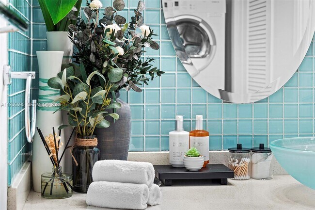 Building Photo - 2301 Collins Ave