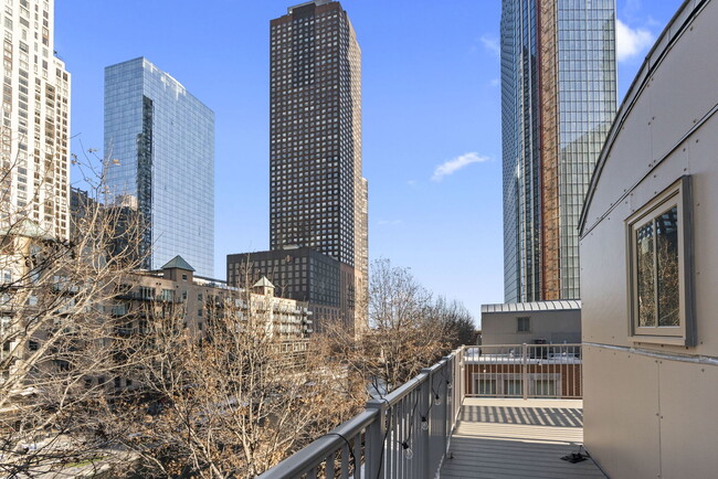 Building Photo - 424 E North Water St