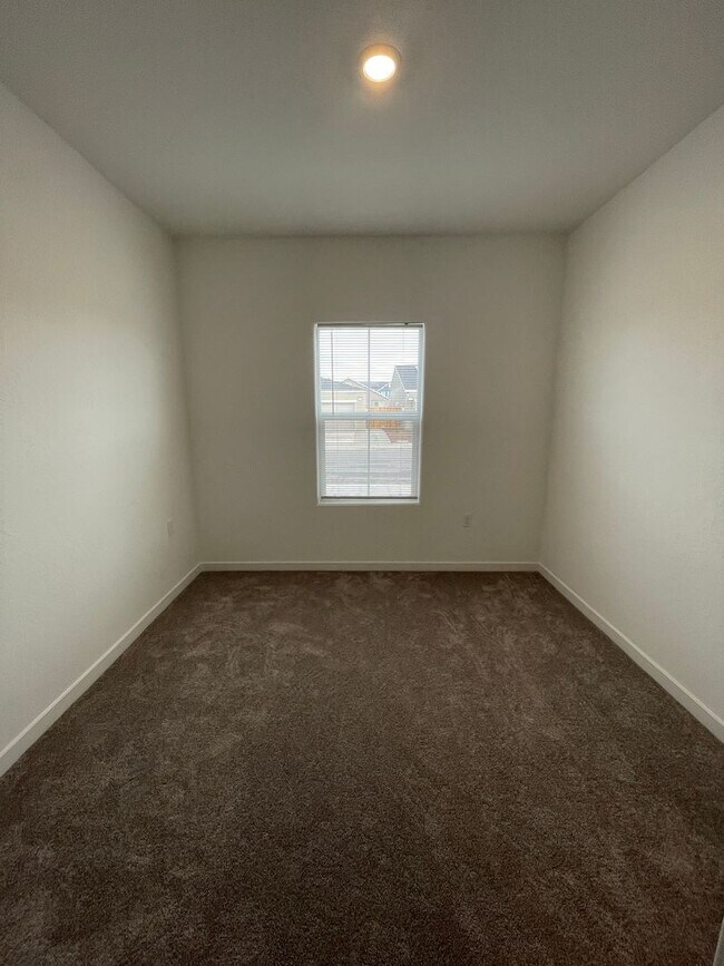 Building Photo - Stunning 3-Bed, 2-Bath Lennar Home in Fresno – Your Dream Home Awaits!