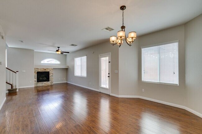 Building Photo - Beautiful 3 Bed / 3 Bath Home in Skyridge Community