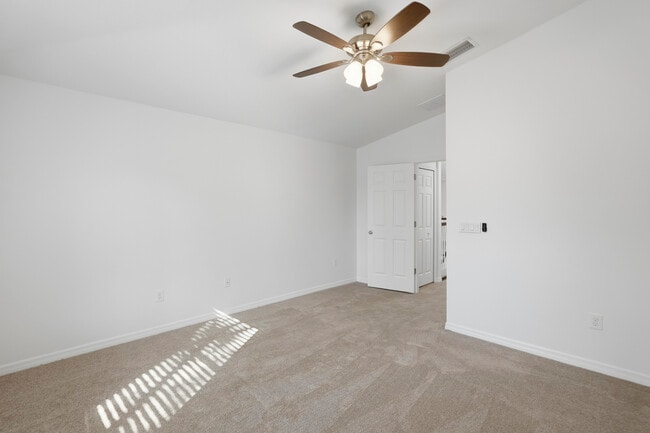 Building Photo - Bay Isle II