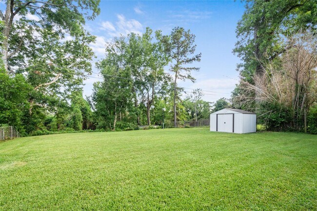 Building Photo - 833 Camilla Dr