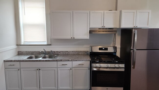 Building Photo - Elegant Two-Bedroom Duplex Retreat in the Heart of St. Louis