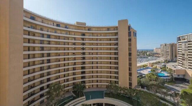 Building Photo - 4337 Marina City Dr