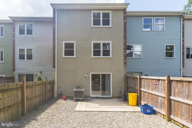 Building Photo - 2054 Forest Hill Ln