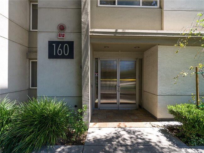 Building Photo - 160 S Hudson Ave