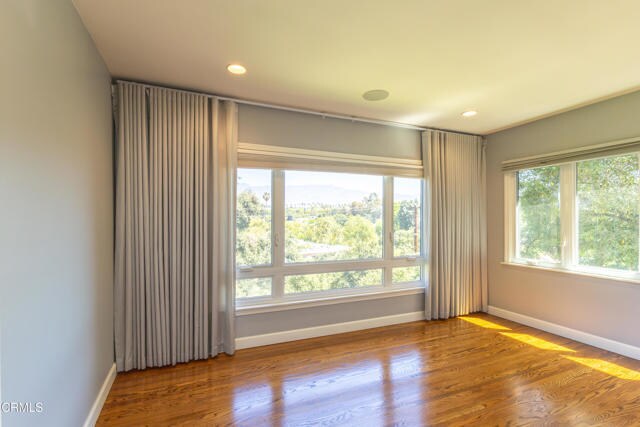 Building Photo - 854 Oneonta Dr