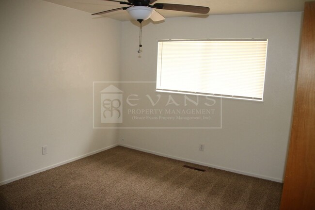 Building Photo - House with many possibilities!!