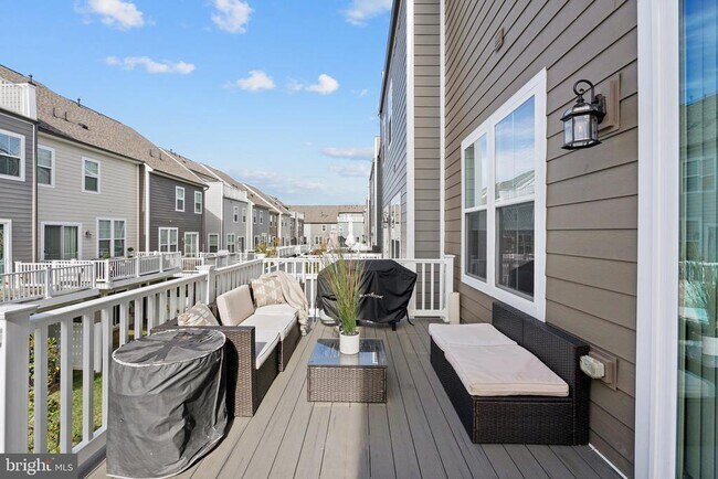 Building Photo - 1750 Blue Spruce St