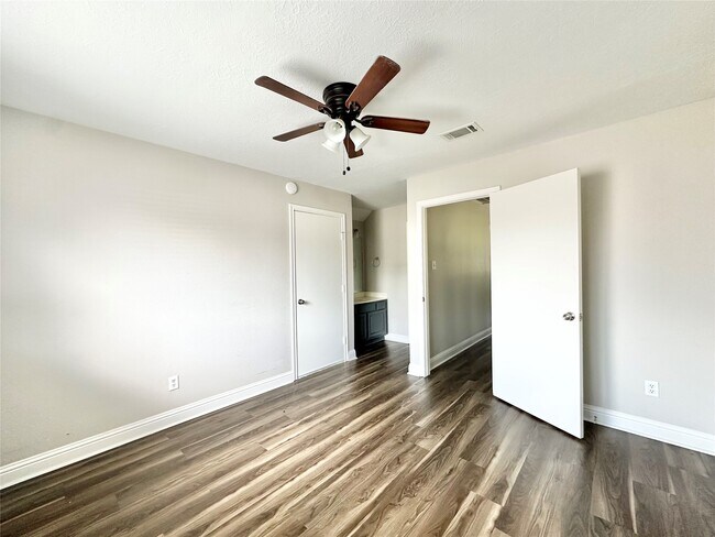 Building Photo - 2523 Castle Pl