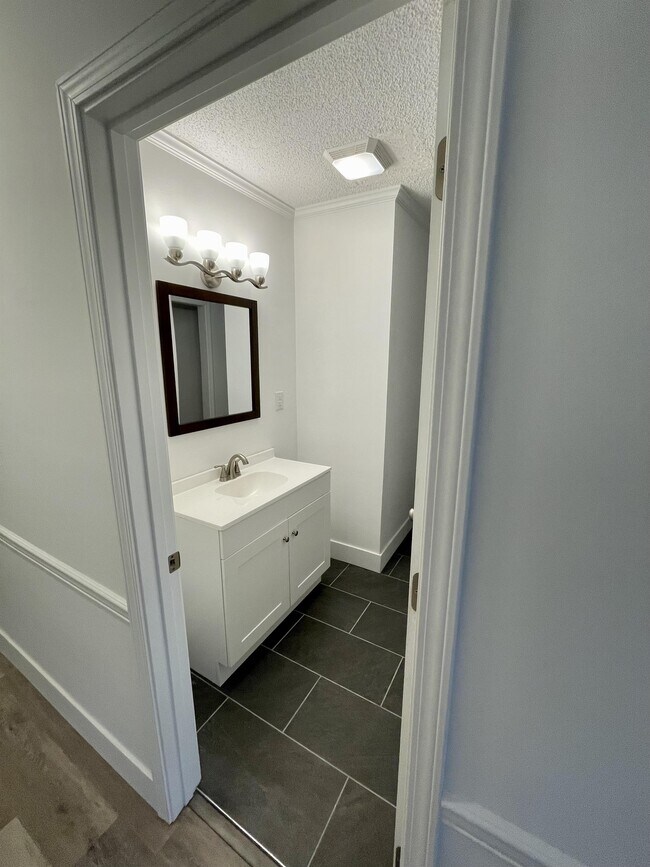 Building Photo - 51 Allen Ave