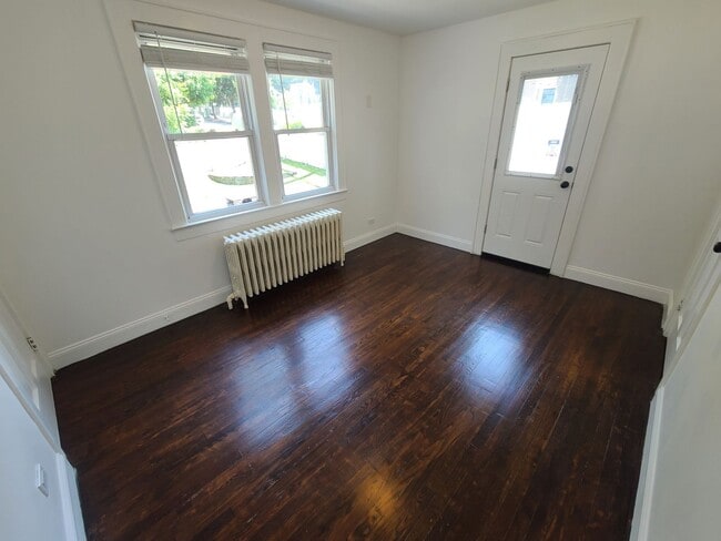 Building Photo - 4 bedrooms and 1.5 bathrooms, this home of...