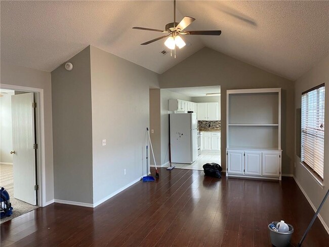 Building Photo - 2911 Beech Ave