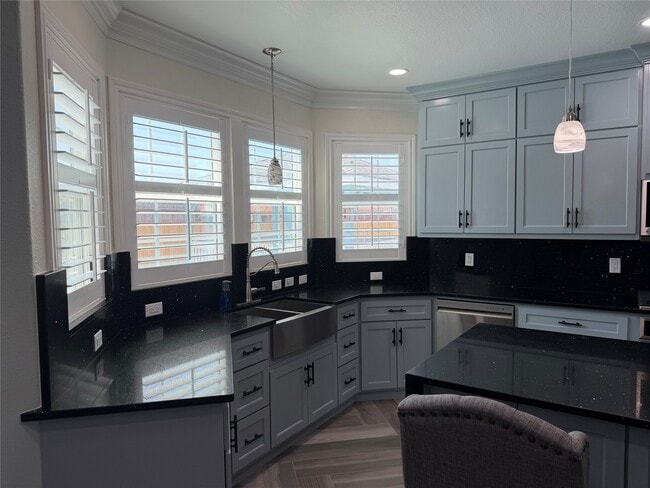 Building Photo - 5525 Swan Dr