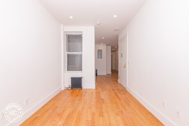 Building Photo - 18-68-68 Putnam Ave