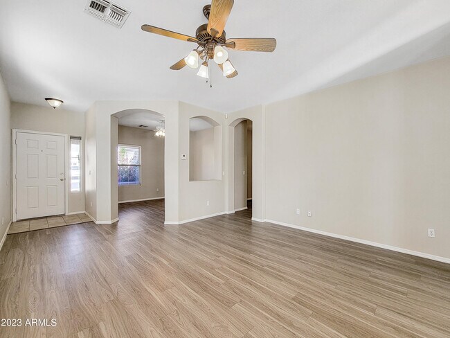 Building Photo - 14173 W Weldon Ave