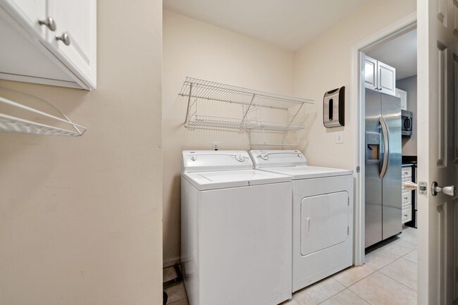 Building Photo - AVAILABLE NOW! Clean and comfortable 2 bed...