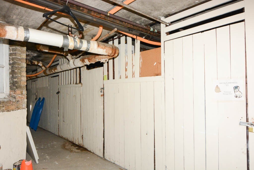 Building Photo - 1434 W Rosemont Ave