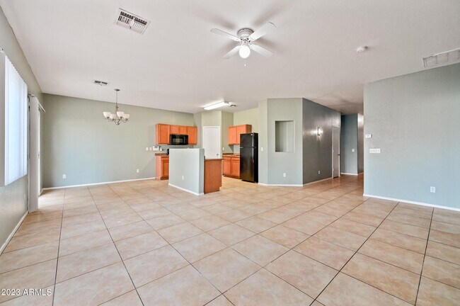 Building Photo - 7409 N Solano Dr