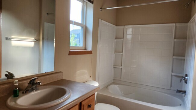 Building Photo - 9412 Briar Haven Dr
