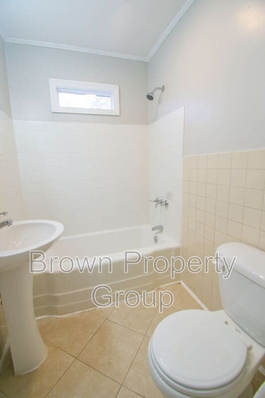 Building Photo - 401 Eva Cir