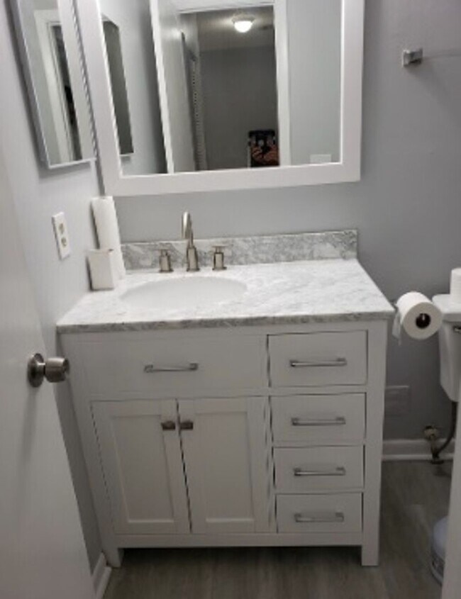 Building Photo - Move-In Ready 2 bedroom with attached Gara...