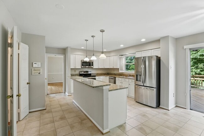 Building Photo - 14720 Peachwood Dr
