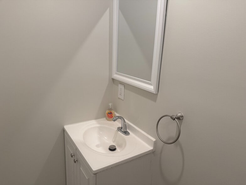 Building Photo - Room in Single Family Home on Griffin St NW