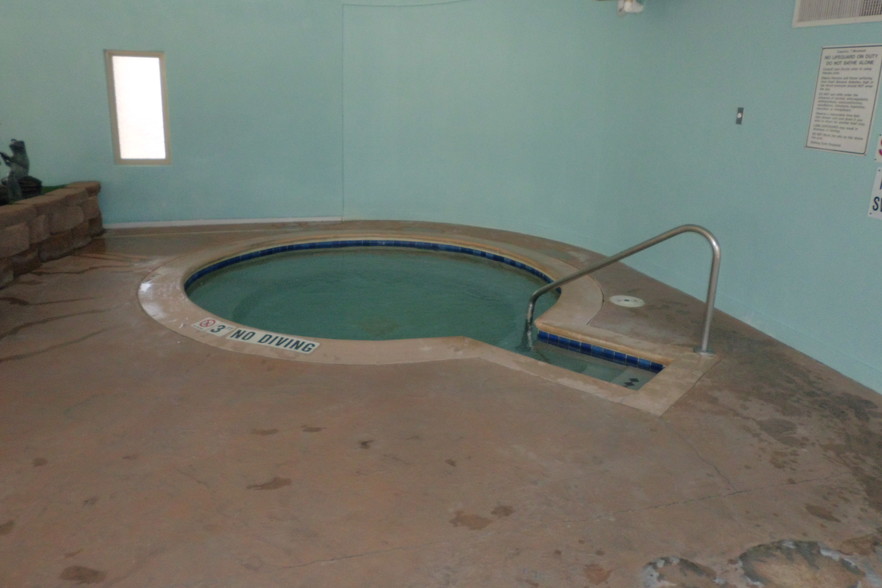 Jacuzzi 1 - 745 S Alton Way