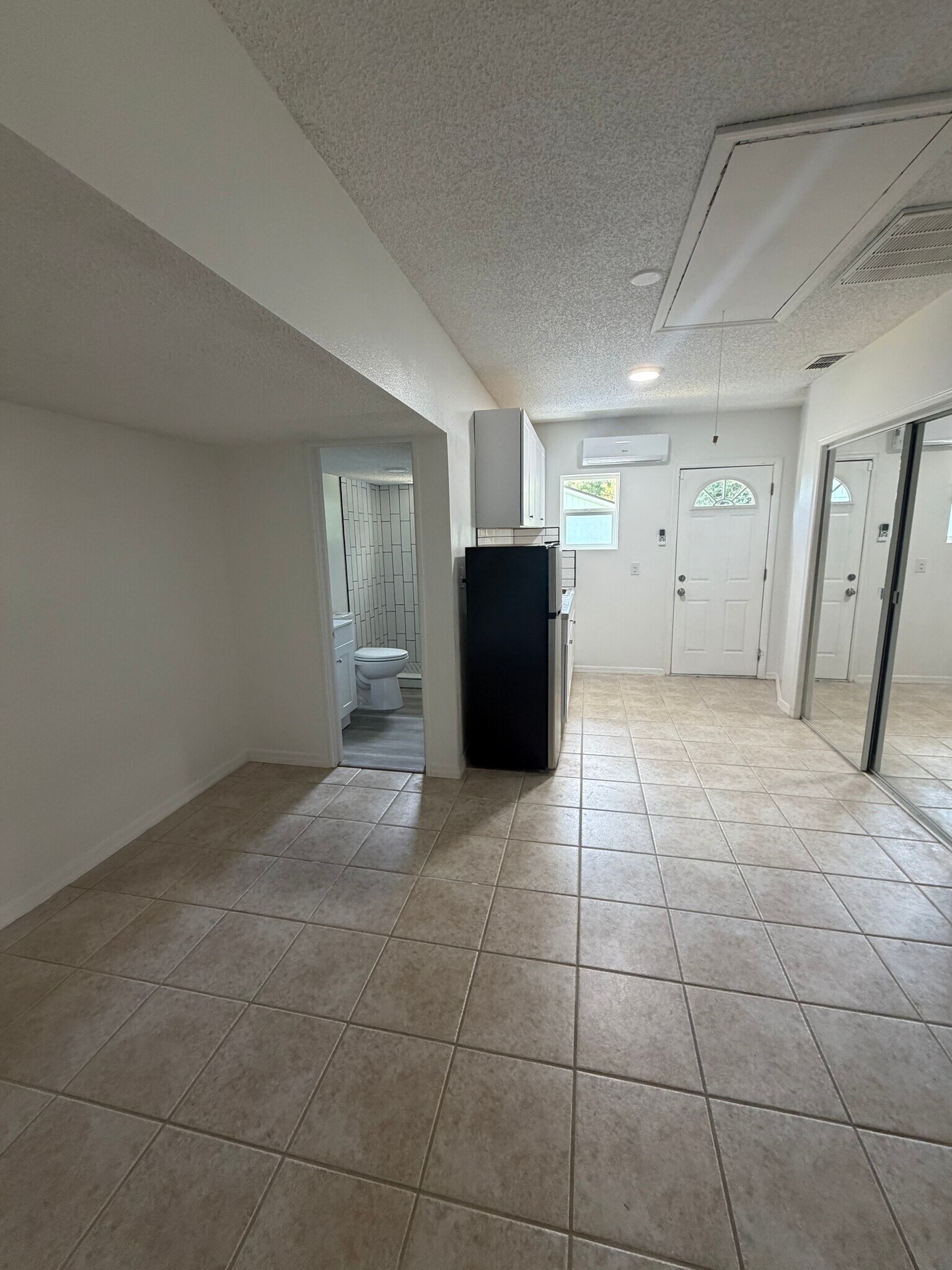 Building Photo - 2733 Glenview Dr