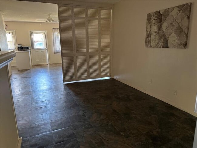 Building Photo - 2115 NE 42nd Ct