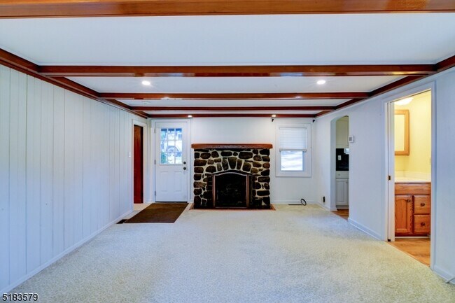 Building Photo - 15 Scenic Dr