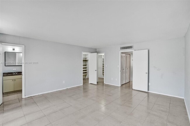 Building Photo - 20607 NE 7th Ct