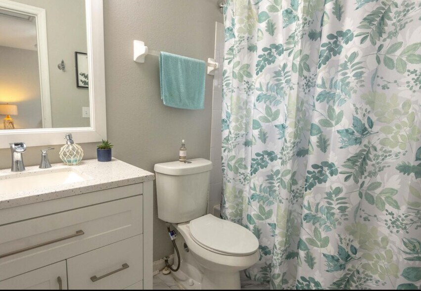 Building Photo - 741 White Dr