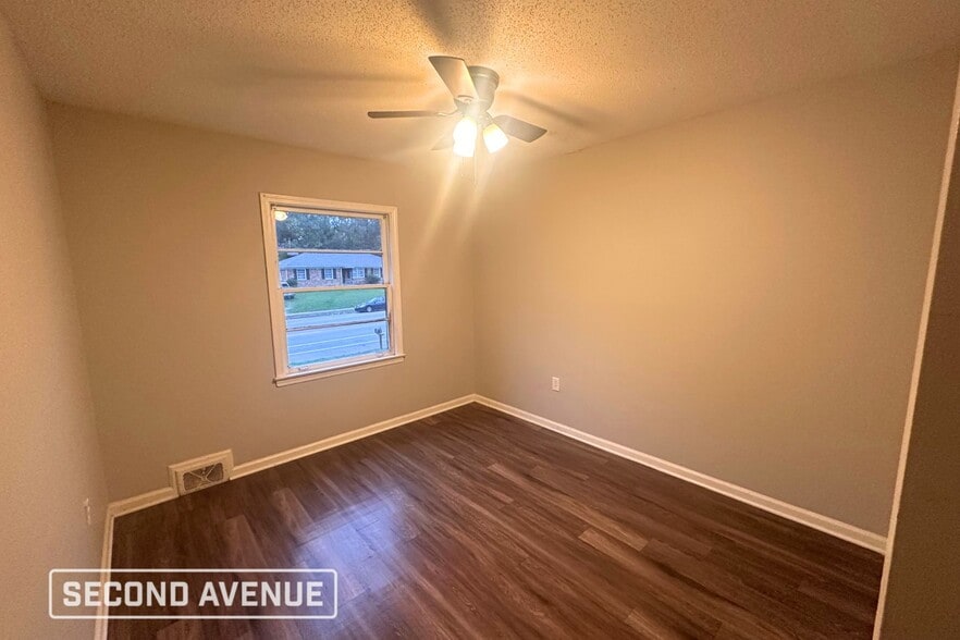 Building Photo - 1423 Whitney Ave