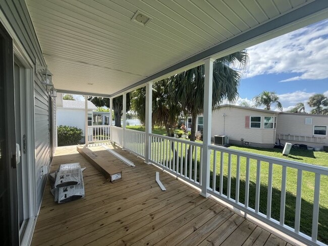 Building Photo - 250 Bimini Cay Cir